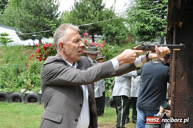 Zdjęcie w galerii na portalu naszraciborz.pl: Krzyżek z podkową, Ludwikowski na tronie  wiadomości z regionu