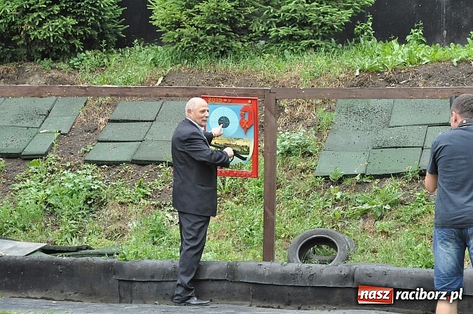 Zdjęcie w galerii na portalu naszraciborz.pl: Krzyżek z podkową, Ludwikowski na tronie  wiadomości z regionu