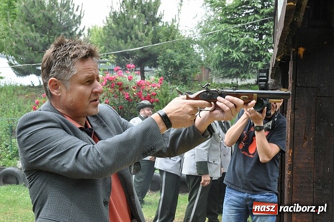 Zdjęcie w galerii na portalu naszraciborz.pl: Krzyżek z podkową, Ludwikowski na tronie  wiadomości z regionu