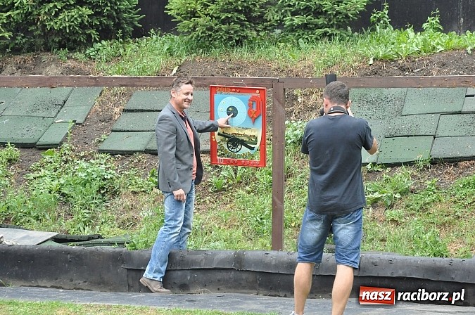 Zdjęcie w galerii na portalu naszraciborz.pl: Krzyżek z podkową, Ludwikowski na tronie  wiadomości z regionu