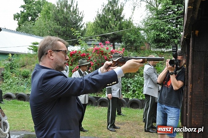 Zdjęcie w galerii na portalu naszraciborz.pl: Krzyżek z podkową, Ludwikowski na tronie  wiadomości z regionu