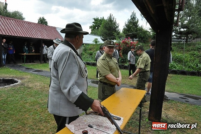 Zdjęcie w galerii na portalu naszraciborz.pl: Krzyżek z podkową, Ludwikowski na tronie  wiadomości z regionu