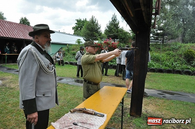 Zdjęcie w galerii na portalu naszraciborz.pl: Krzyżek z podkową, Ludwikowski na tronie  wiadomości z regionu