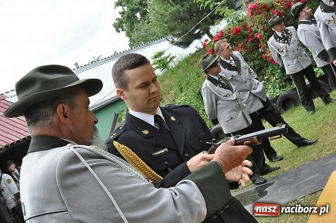 Zdjęcie w galerii na portalu naszraciborz.pl: Krzyżek z podkową, Ludwikowski na tronie  wiadomości z regionu
