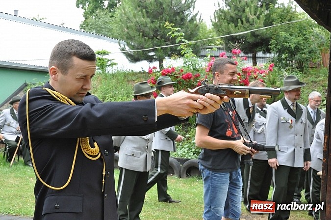 Zdjęcie w galerii na portalu naszraciborz.pl: Krzyżek z podkową, Ludwikowski na tronie  wiadomości z regionu