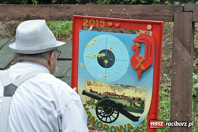 Zdjęcie w galerii na portalu naszraciborz.pl: Krzyżek z podkową, Ludwikowski na tronie  wiadomości z regionu