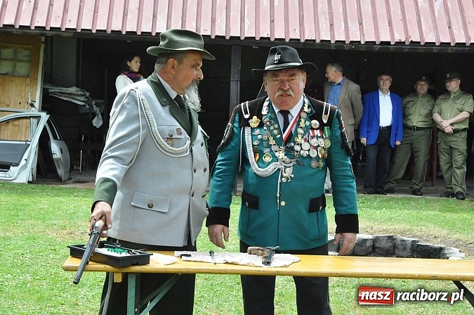 Zdjęcie w galerii na portalu naszraciborz.pl: Krzyżek z podkową, Ludwikowski na tronie  wiadomości z regionu