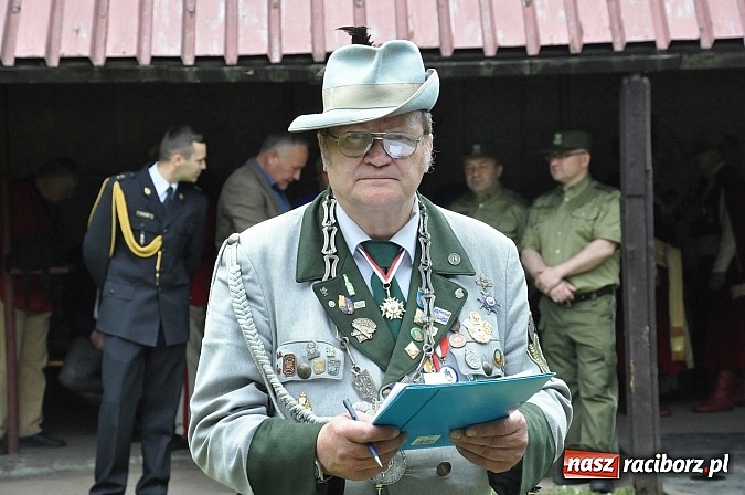 Zdjęcie w galerii na portalu naszraciborz.pl: Krzyżek z podkową, Ludwikowski na tronie  wiadomości z regionu