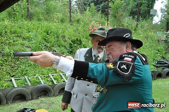 Zdjęcie w galerii na portalu naszraciborz.pl: Krzyżek z podkową, Ludwikowski na tronie  wiadomości z regionu