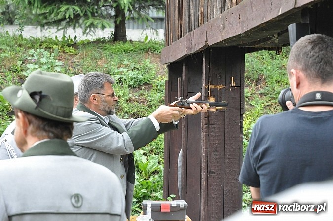 Zdjęcie w galerii na portalu naszraciborz.pl: Krzyżek z podkową, Ludwikowski na tronie  wiadomości z regionu
