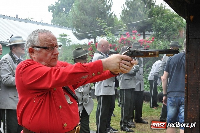 Zdjęcie w galerii na portalu naszraciborz.pl: Krzyżek z podkową, Ludwikowski na tronie  wiadomości z regionu