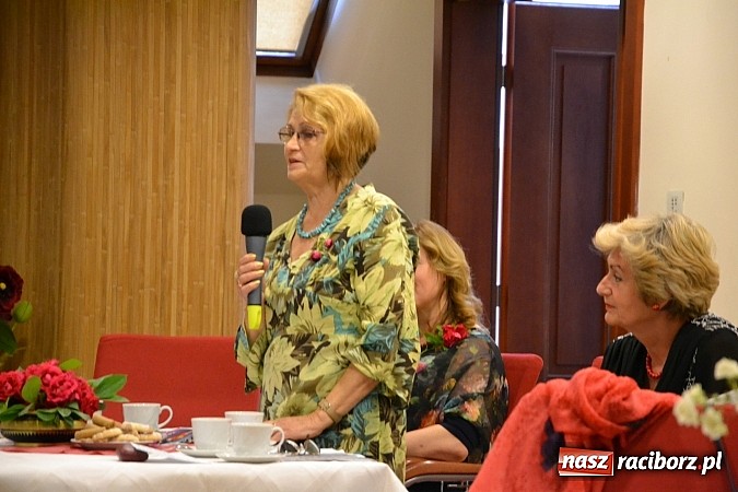 Zdjęcie w galerii na portalu naszraciborz.pl: Czerwcowe wariacje o miłości w poezji, czyli montaż słowno – muzyczny na Zamku Piastowskim  wiadomości z regionu