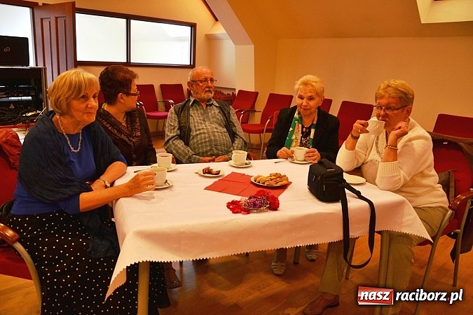 Zdjęcie w galerii na portalu naszraciborz.pl: Czerwcowe wariacje o miłości w poezji, czyli montaż słowno – muzyczny na Zamku Piastowskim  wiadomości z regionu