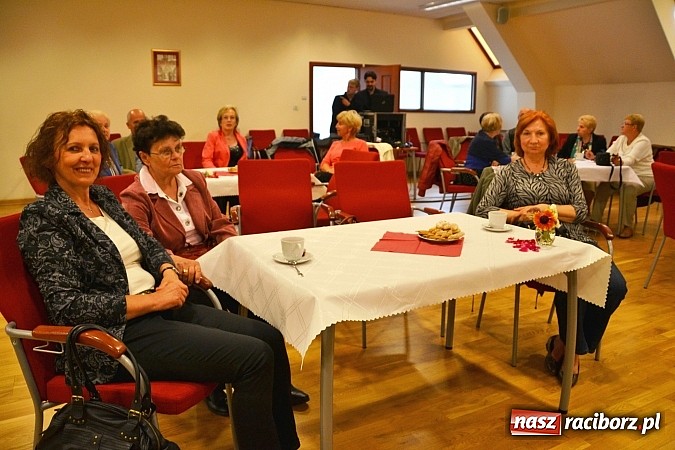 Zdjęcie w galerii na portalu naszraciborz.pl: Czerwcowe wariacje o miłości w poezji, czyli montaż słowno – muzyczny na Zamku Piastowskim  wiadomości z regionu