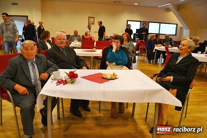 Zdjęcie w galerii na portalu naszraciborz.pl: Czerwcowe wariacje o miłości w poezji, czyli montaż słowno – muzyczny na Zamku Piastowskim  wiadomości z regionu