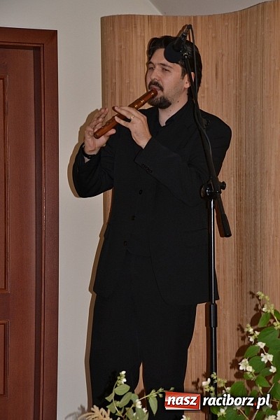 Zdjęcie w galerii na portalu naszraciborz.pl: Czerwcowe wariacje o miłości w poezji, czyli montaż słowno – muzyczny na Zamku Piastowskim  wiadomości z regionu