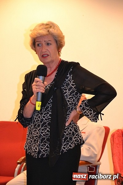 Zdjęcie w galerii na portalu naszraciborz.pl: Czerwcowe wariacje o miłości w poezji, czyli montaż słowno – muzyczny na Zamku Piastowskim  wiadomości z regionu