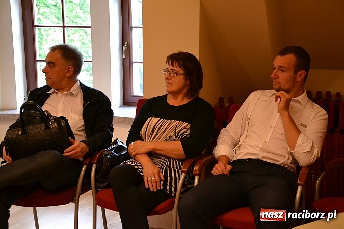 Zdjęcie w galerii na portalu naszraciborz.pl: Czerwcowe wariacje o miłości w poezji, czyli montaż słowno – muzyczny na Zamku Piastowskim  wiadomości z regionu