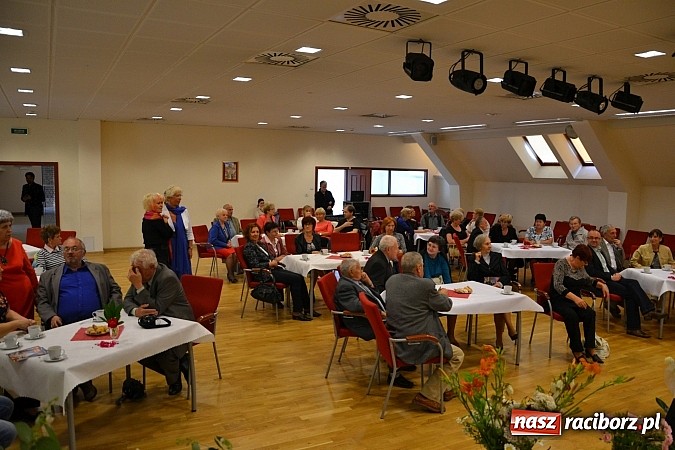 Zdjęcie w galerii na portalu naszraciborz.pl: Czerwcowe wariacje o miłości w poezji, czyli montaż słowno – muzyczny na Zamku Piastowskim  wiadomości z regionu