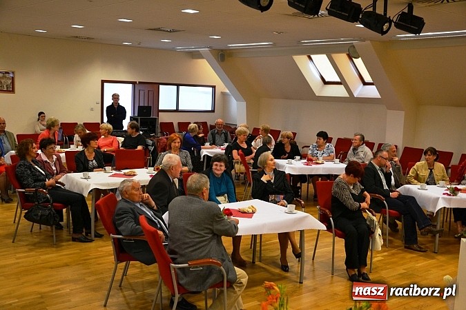 Zdjęcie w galerii na portalu naszraciborz.pl: Czerwcowe wariacje o miłości w poezji, czyli montaż słowno – muzyczny na Zamku Piastowskim  wiadomości z regionu