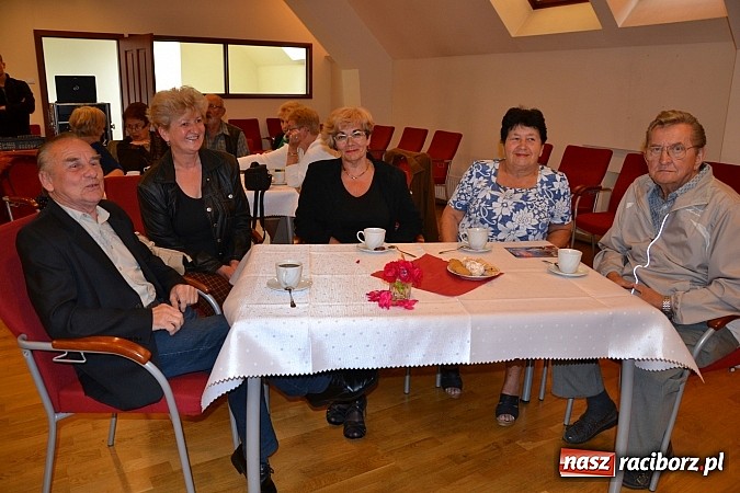 Zdjęcie w galerii na portalu naszraciborz.pl: Czerwcowe wariacje o miłości w poezji, czyli montaż słowno – muzyczny na Zamku Piastowskim  wiadomości z regionu