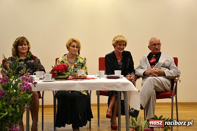 Zdjęcie w galerii na portalu naszraciborz.pl: Czerwcowe wariacje o miłości w poezji, czyli montaż słowno – muzyczny na Zamku Piastowskim  wiadomości z regionu