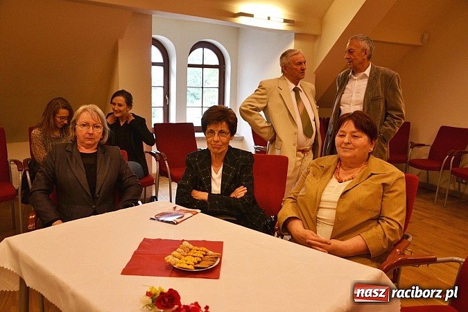 Zdjęcie w galerii na portalu naszraciborz.pl: Czerwcowe wariacje o miłości w poezji, czyli montaż słowno – muzyczny na Zamku Piastowskim  wiadomości z regionu