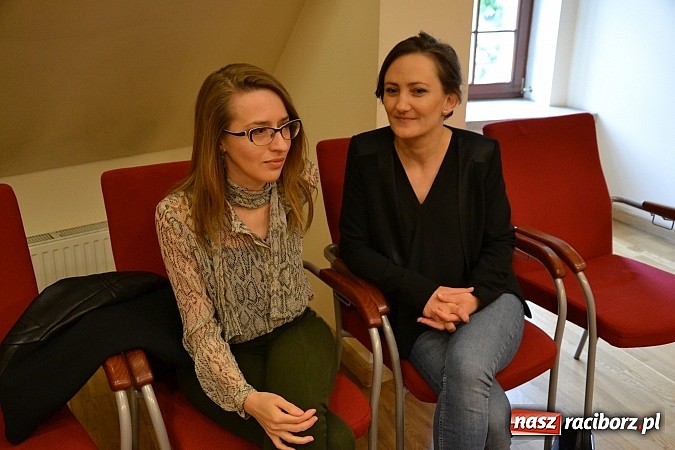 Zdjęcie w galerii na portalu naszraciborz.pl: Czerwcowe wariacje o miłości w poezji, czyli montaż słowno – muzyczny na Zamku Piastowskim  wiadomości z regionu