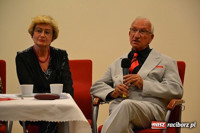 Zdjęcie w galerii na portalu naszraciborz.pl: Czerwcowe wariacje o miłości w poezji, czyli montaż słowno – muzyczny na Zamku Piastowskim  wiadomości z regionu