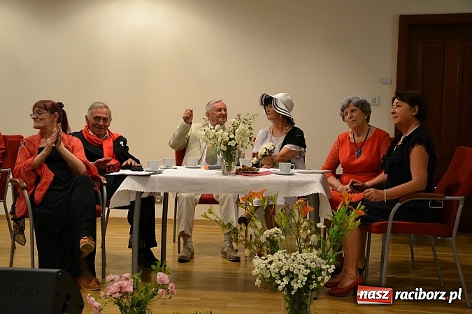 Zdjęcie w galerii na portalu naszraciborz.pl: Czerwcowe wariacje o miłości w poezji, czyli montaż słowno – muzyczny na Zamku Piastowskim  wiadomości z regionu