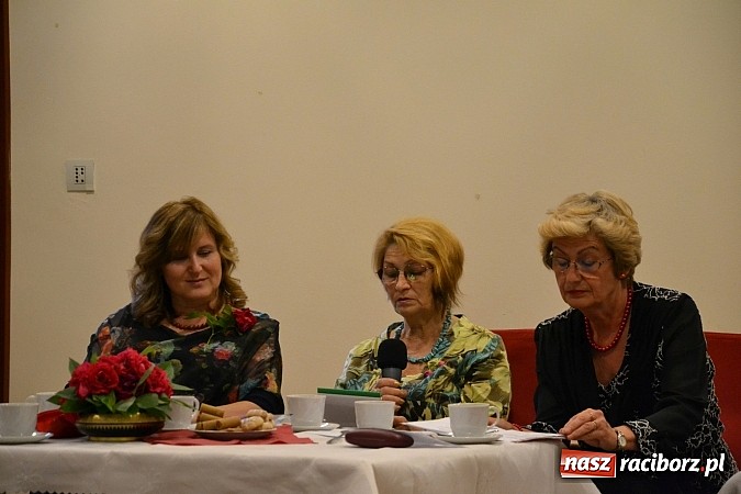 Zdjęcie w galerii na portalu naszraciborz.pl: Czerwcowe wariacje o miłości w poezji, czyli montaż słowno – muzyczny na Zamku Piastowskim  wiadomości z regionu