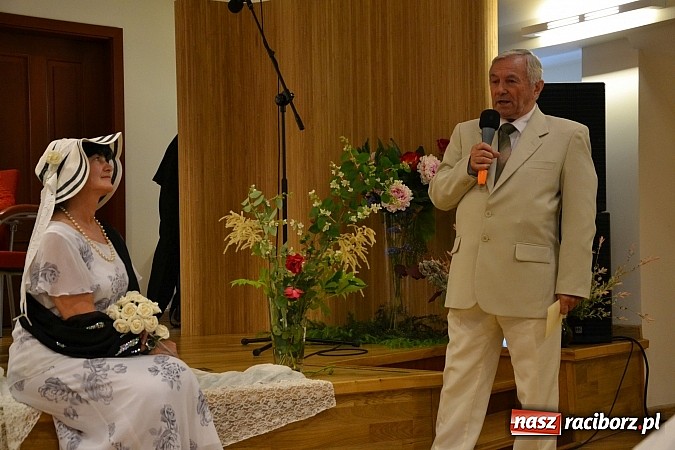 Zdjęcie w galerii na portalu naszraciborz.pl: Czerwcowe wariacje o miłości w poezji, czyli montaż słowno – muzyczny na Zamku Piastowskim  wiadomości z regionu