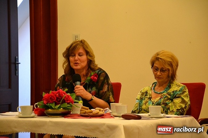 Zdjęcie w galerii na portalu naszraciborz.pl: Czerwcowe wariacje o miłości w poezji, czyli montaż słowno – muzyczny na Zamku Piastowskim  wiadomości z regionu