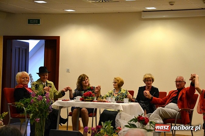 Zdjęcie w galerii na portalu naszraciborz.pl: Czerwcowe wariacje o miłości w poezji, czyli montaż słowno – muzyczny na Zamku Piastowskim  wiadomości z regionu