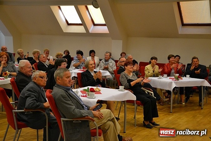Zdjęcie w galerii na portalu naszraciborz.pl: Czerwcowe wariacje o miłości w poezji, czyli montaż słowno – muzyczny na Zamku Piastowskim  wiadomości z regionu