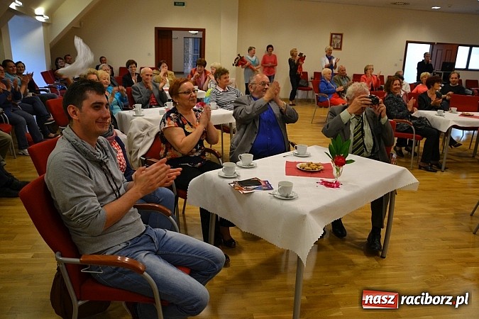 Zdjęcie w galerii na portalu naszraciborz.pl: Czerwcowe wariacje o miłości w poezji, czyli montaż słowno – muzyczny na Zamku Piastowskim  wiadomości z regionu