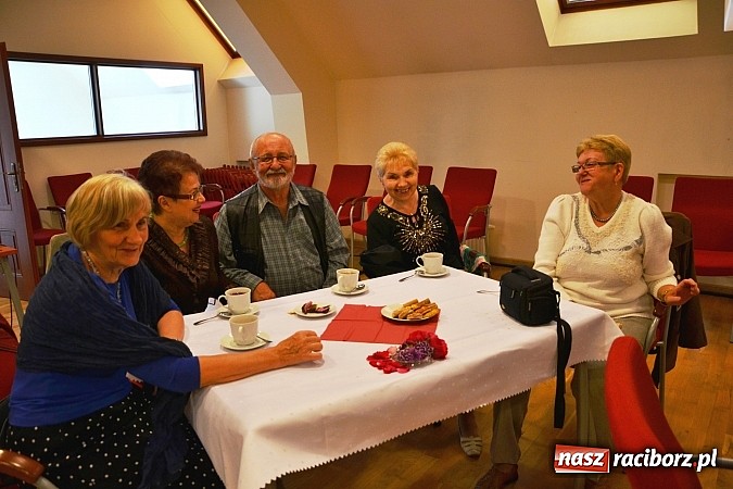 Zdjęcie w galerii na portalu naszraciborz.pl: Czerwcowe wariacje o miłości w poezji, czyli montaż słowno – muzyczny na Zamku Piastowskim  wiadomości z regionu