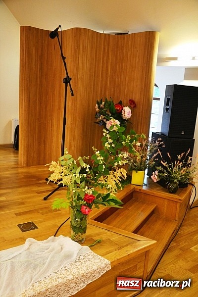 Zdjęcie w galerii na portalu naszraciborz.pl: Czerwcowe wariacje o miłości w poezji, czyli montaż słowno – muzyczny na Zamku Piastowskim  wiadomości z regionu