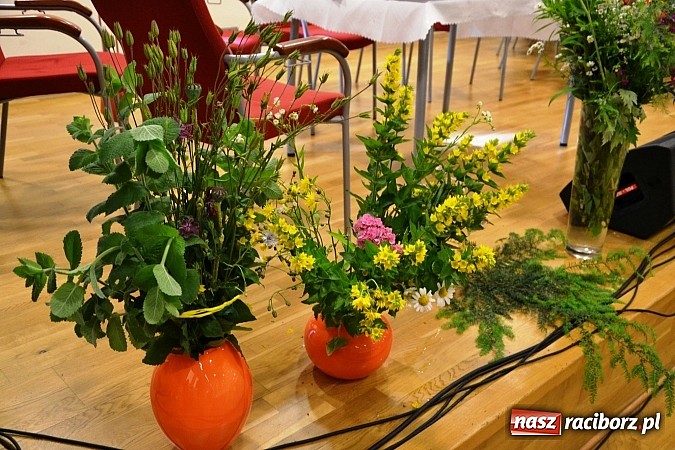 Zdjęcie w galerii na portalu naszraciborz.pl: Czerwcowe wariacje o miłości w poezji, czyli montaż słowno – muzyczny na Zamku Piastowskim  wiadomości z regionu