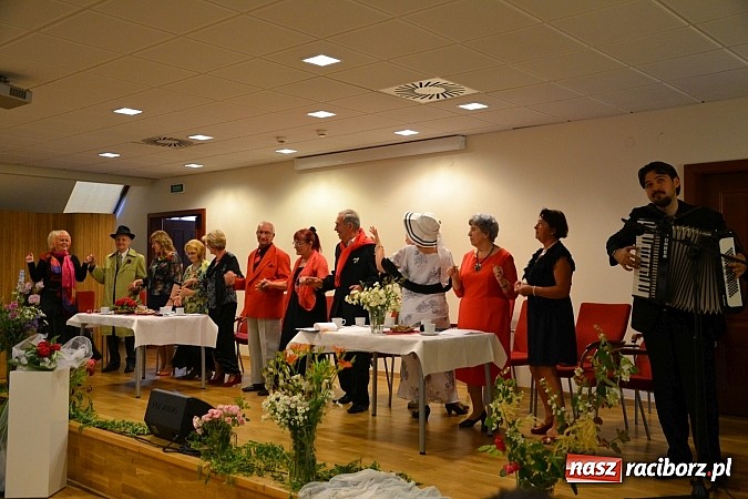 Zdjęcie w galerii na portalu naszraciborz.pl: Czerwcowe wariacje o miłości w poezji, czyli montaż słowno – muzyczny na Zamku Piastowskim  wiadomości z regionu