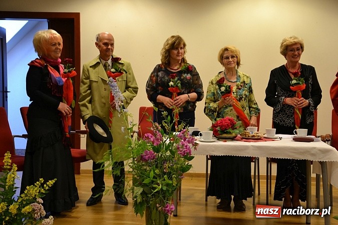 Zdjęcie w galerii na portalu naszraciborz.pl: Czerwcowe wariacje o miłości w poezji, czyli montaż słowno – muzyczny na Zamku Piastowskim  wiadomości z regionu