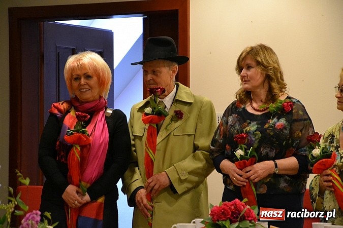 Zdjęcie w galerii na portalu naszraciborz.pl: Czerwcowe wariacje o miłości w poezji, czyli montaż słowno – muzyczny na Zamku Piastowskim  wiadomości z regionu