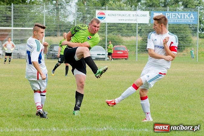 Zdjęcie w galerii na portalu naszraciborz.pl: A klasa: Minimalna porażka Cyprzanowa. Awans nie dla Krzanowic wiadomości z regionu