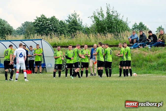 Zdjęcie w galerii na portalu naszraciborz.pl: A klasa: Minimalna porażka Cyprzanowa. Awans nie dla Krzanowic wiadomości z regionu