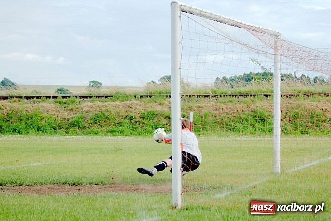 Zdjęcie w galerii na portalu naszraciborz.pl: A klasa: Minimalna porażka Cyprzanowa. Awans nie dla Krzanowic wiadomości z regionu