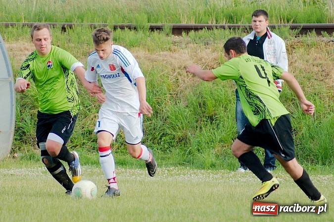 Zdjęcie w galerii na portalu naszraciborz.pl: A klasa: Minimalna porażka Cyprzanowa. Awans nie dla Krzanowic wiadomości z regionu