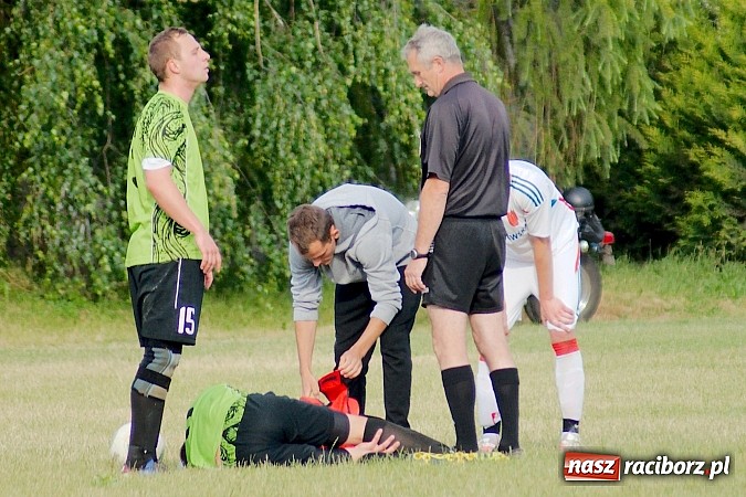 Zdjęcie w galerii na portalu naszraciborz.pl: A klasa: Minimalna porażka Cyprzanowa. Awans nie dla Krzanowic wiadomości z regionu