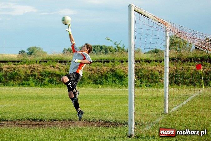 Zdjęcie w galerii na portalu naszraciborz.pl: A klasa: Minimalna porażka Cyprzanowa. Awans nie dla Krzanowic wiadomości z regionu