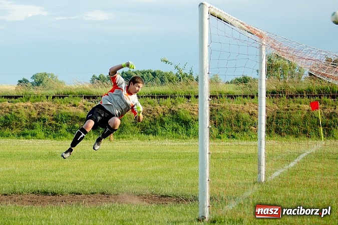 Zdjęcie w galerii na portalu naszraciborz.pl: A klasa: Minimalna porażka Cyprzanowa. Awans nie dla Krzanowic wiadomości z regionu