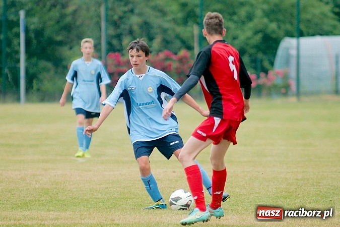 Zdjęcie w galerii na portalu naszraciborz.pl: Juniorzy Brzezia poszli w ślady swych starszych kolegów. Wywalczyli mistrzostwo ligi wiadomości z regionu